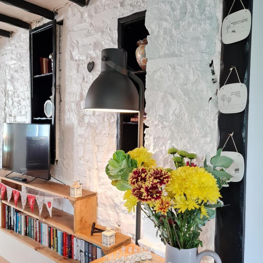 Old Road Cottage Pet Friendly Outdoors Beaches Neath Kültér fotó